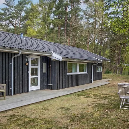 Amazing In Aakirkeby With Wifi * Vester Somarken