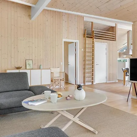 Casa vacanze Amazing In Aakirkeby With Wifi